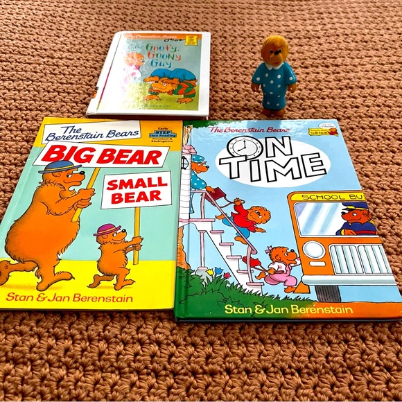Berenstein Bears Book Bundle 3 Books with Vintage Mama Bear Figurine - Picture 2 of 13